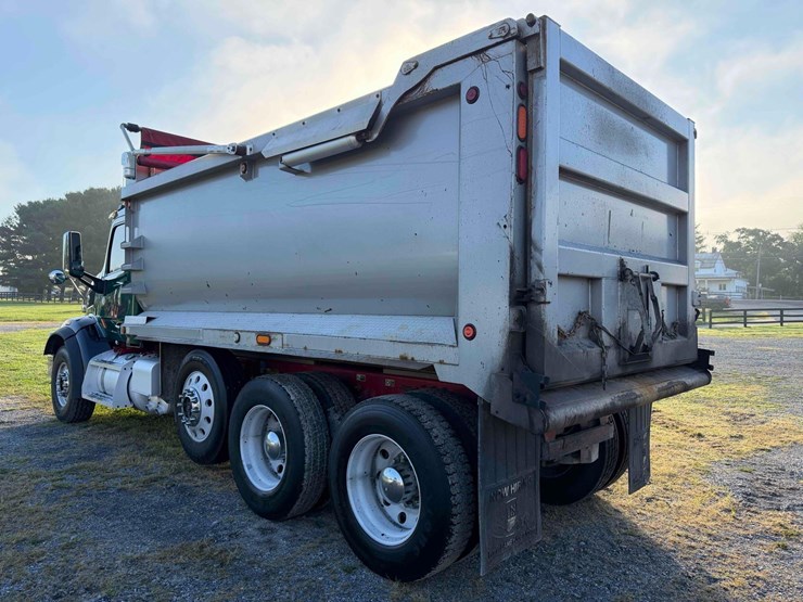 2016-peterbilt-567-image-5