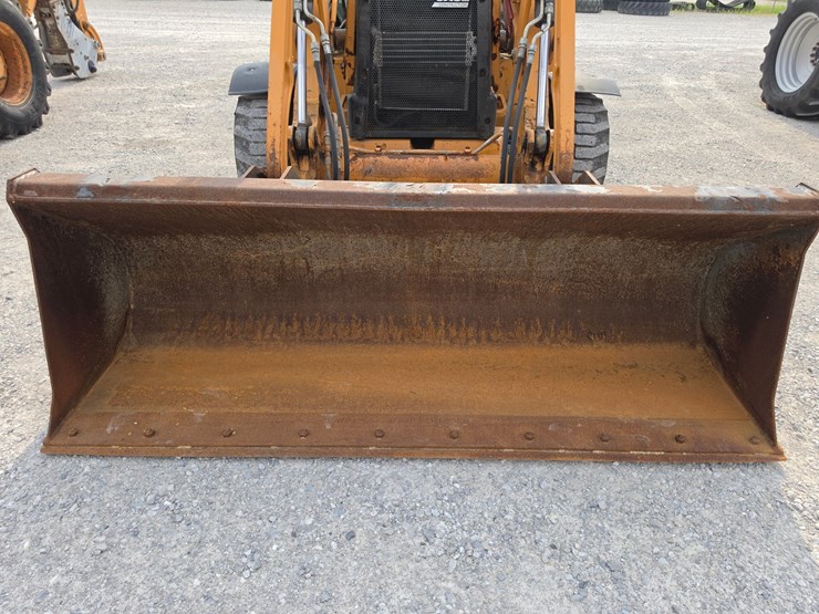 2015-case-580sn-image-3