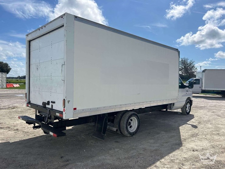 2019-ford-e350-image-3