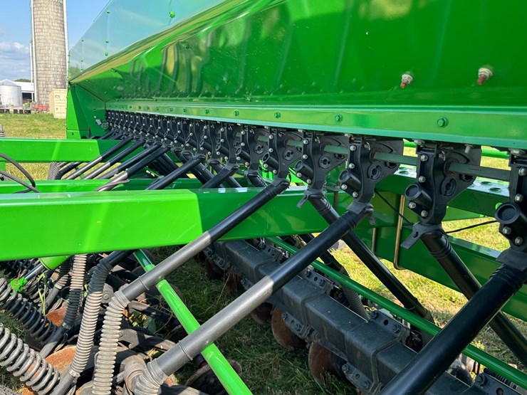 john-deere-1590-image-16