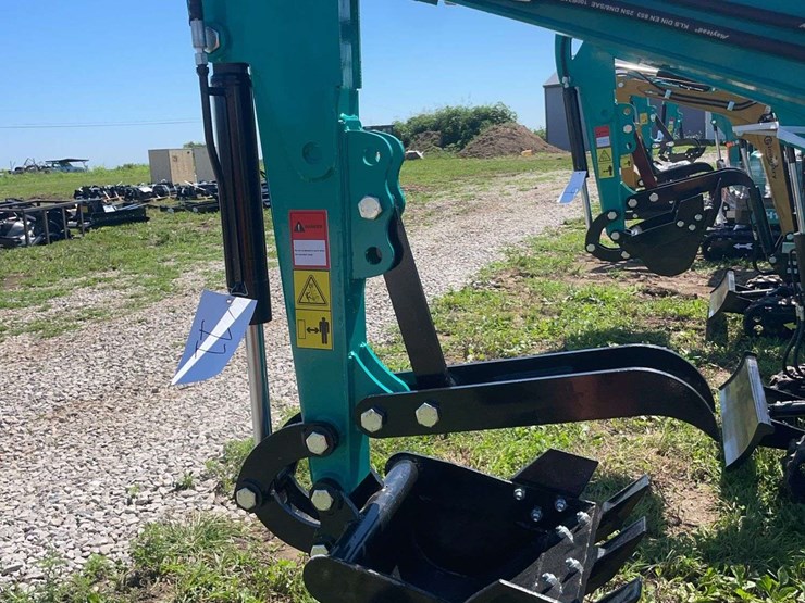 h16r-mini-excavator-image-5
