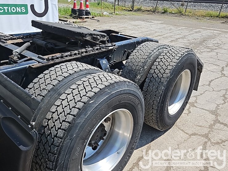 2019-freightliner-cascadia-125-image-10