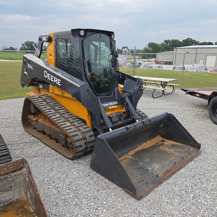 2019 DEERE 331G