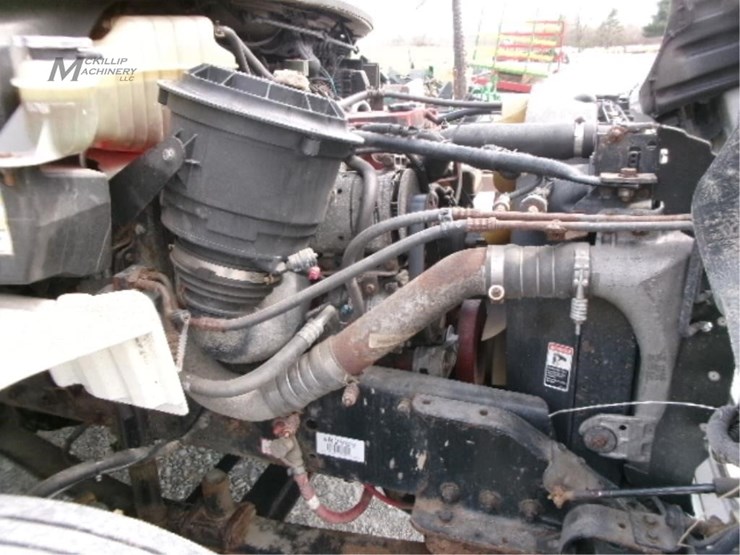 2010-freightliner-business-class-m2-112-image-9