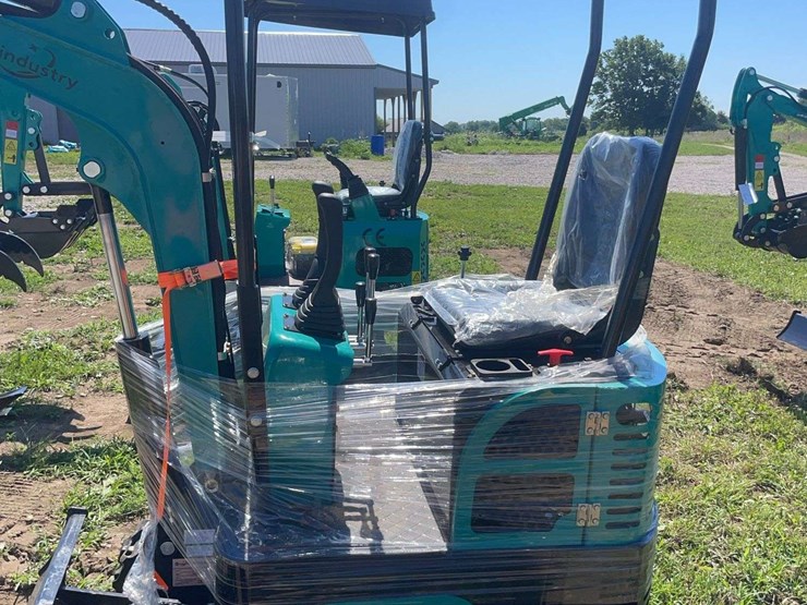 qh12r-mini-excavator-image-6
