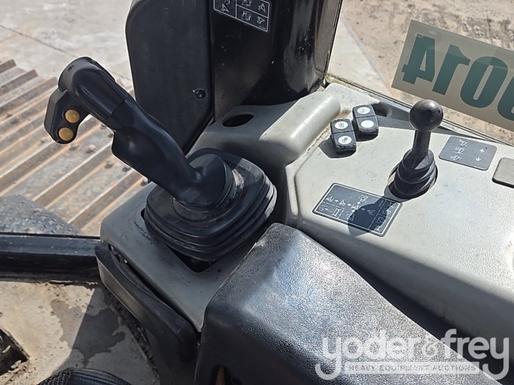 2018-caterpillar-d6n-lgp-image-63