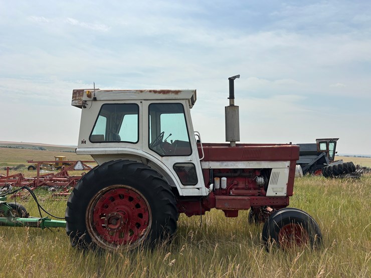 farmall-f1066-tractor-image-3
