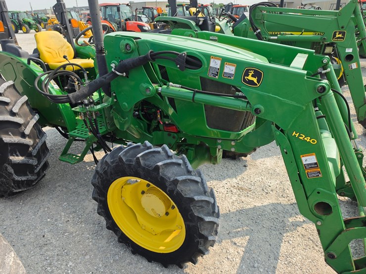 2016-john-deere-5075e-image-22