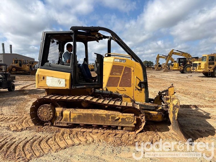 2016-caterpillar-d3k2-lgp-image-2