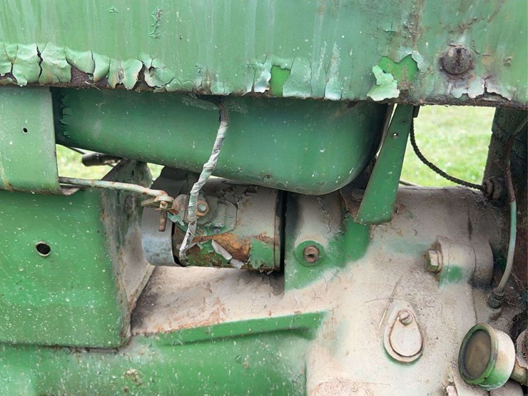 john-deere-320-image-17