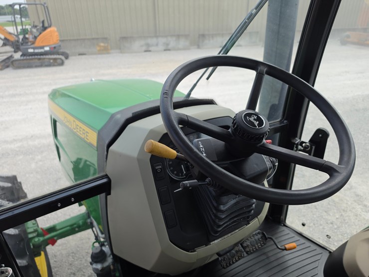 2019-john-deere-5100e-image-32
