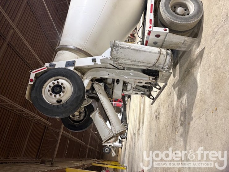 2018-freightliner-114sd-image-5