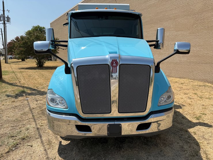 2019-kenworth-t680-image-3