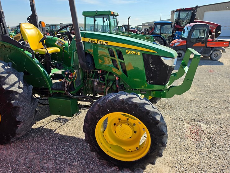 2018-john-deere-5075e-image-18