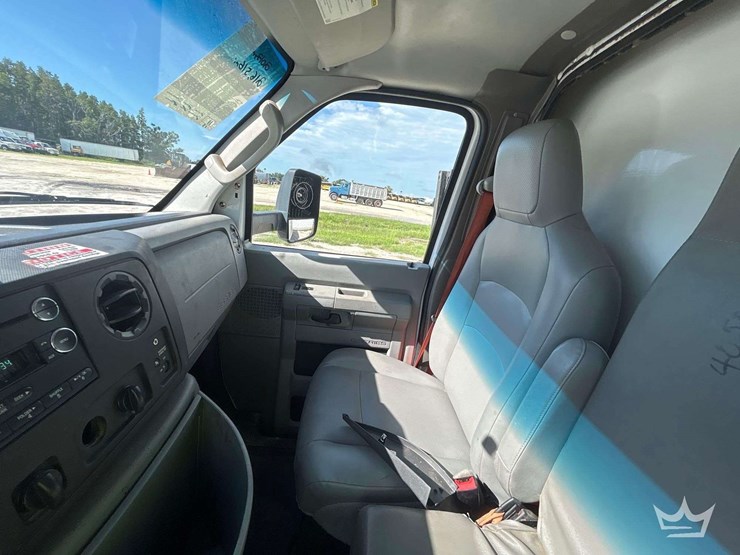 2017-ford-e350-image-27