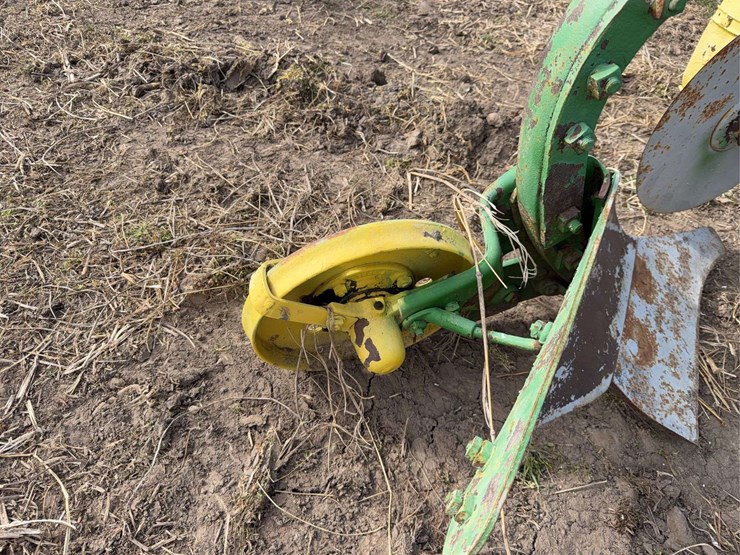john-deere-pull-type-two-bottom-plow-image-14