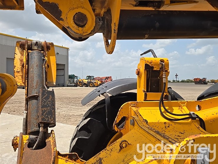 2017-jcb-510-56-image-29
