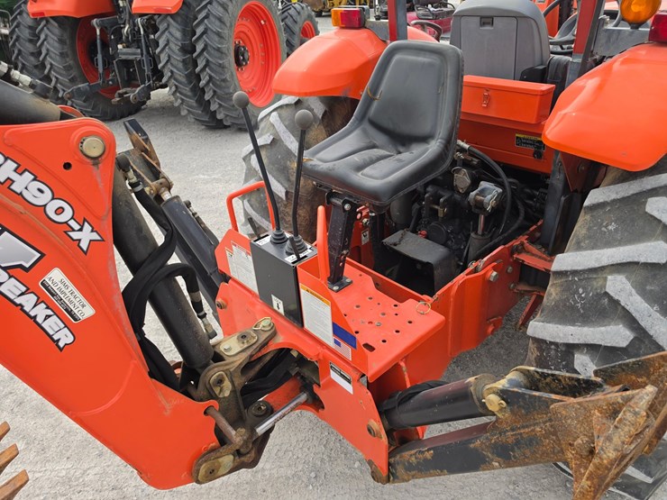 2006-kubota-m8540d-image-23