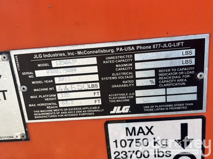 2013-jlg-1250ajp-image-21