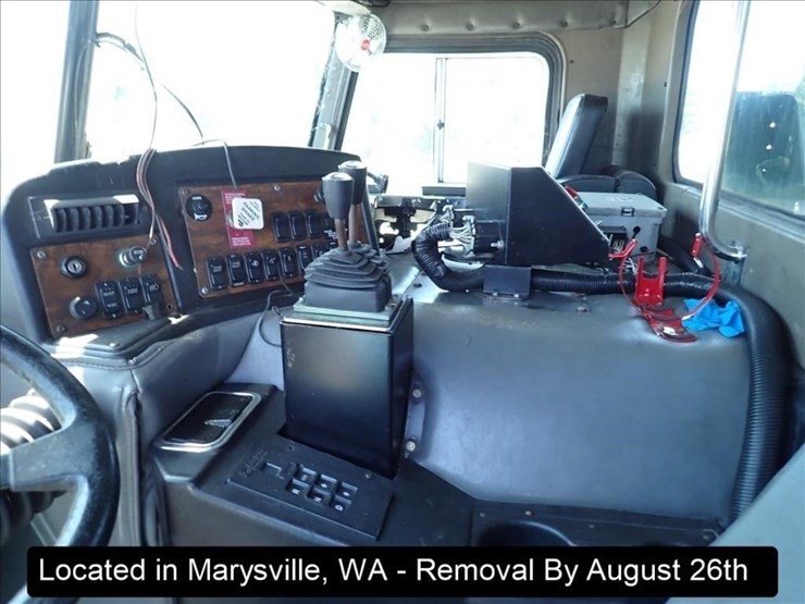 2005-peterbilt-320-image-5