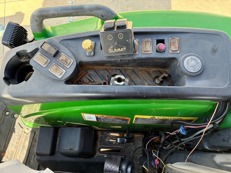 john-deere-4052m-image-11