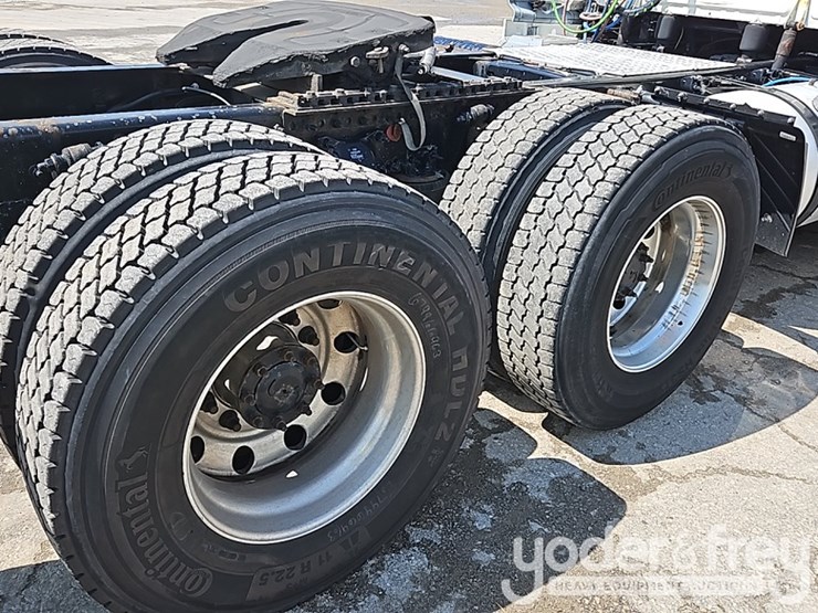 2019-freightliner-cascadia-125-image-18