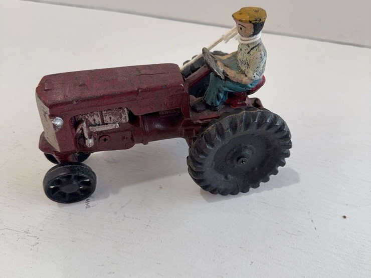 cast-iron-toy-tractor-1/16-scale-image-3