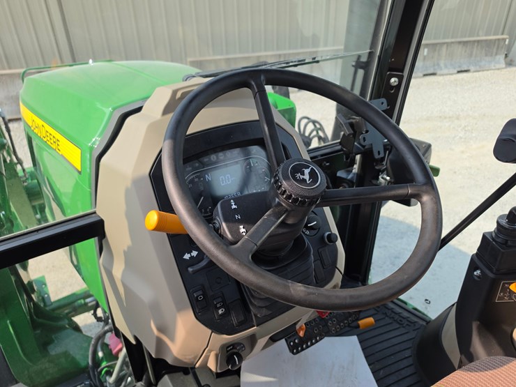 2023-john-deere-6120e-image-13