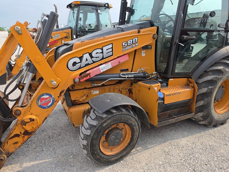 2015-case-580sn-image-6