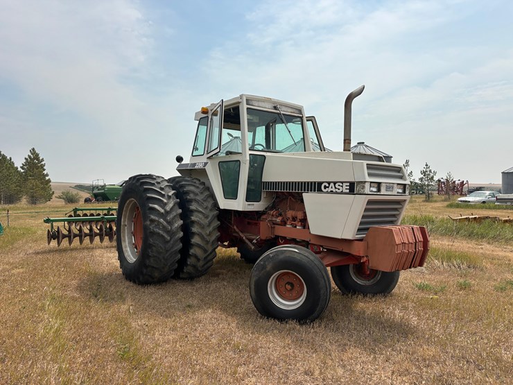 case-2390-tractor-image-3