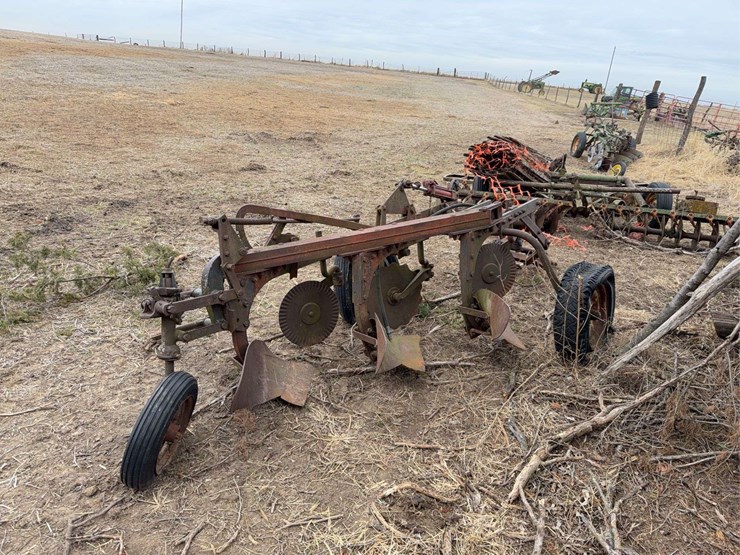 mccormick-pull-type-three-bottom-plow-image-5