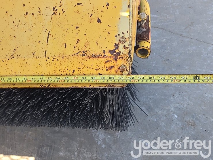 2016-superior-broom-dt80-image-19