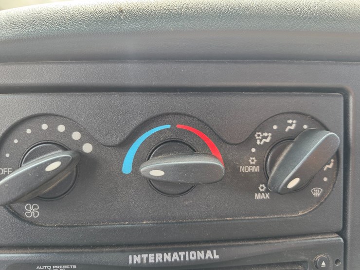 2002-international-durastar-4300-image-119