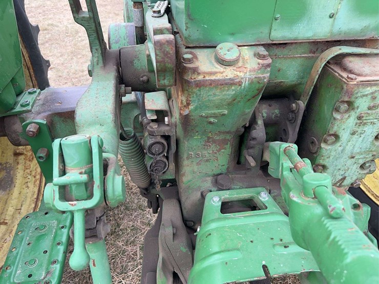 john-deere-520-image-39