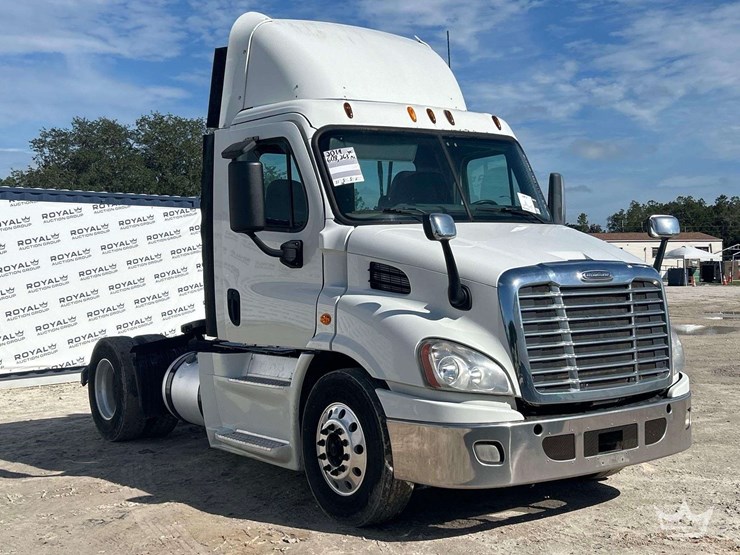2014-freightliner-cascadia-113-image-2
