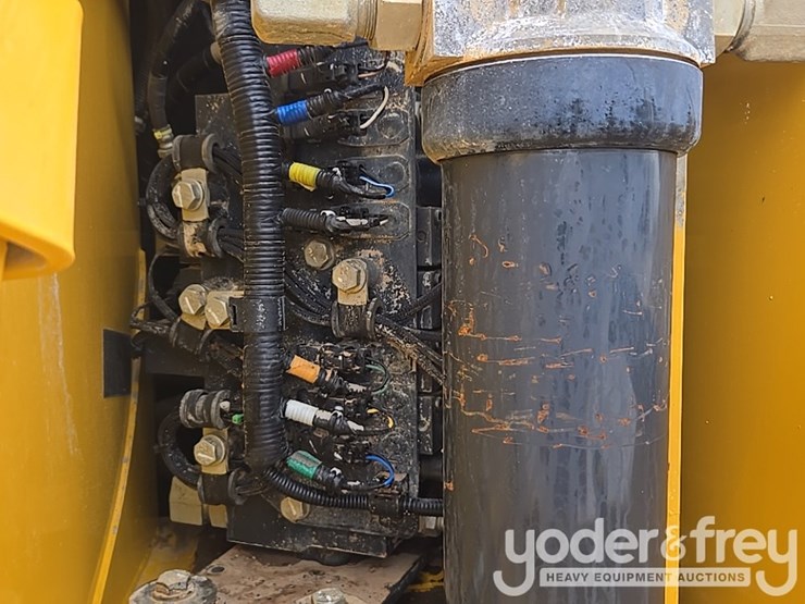 2023-komatsu-d61pxi-24-image-32