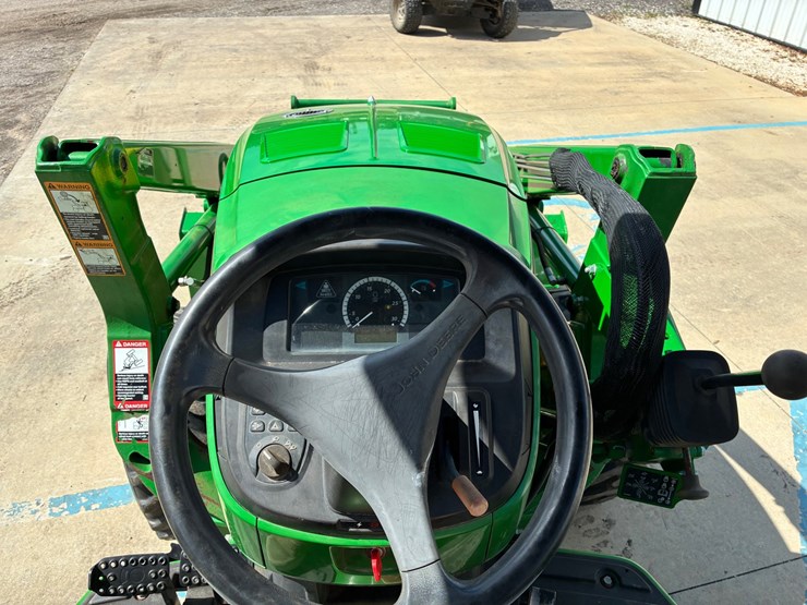john-deere-4052m-image-10