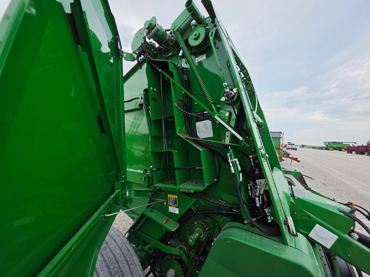 2019-john-deere-560m-image-6