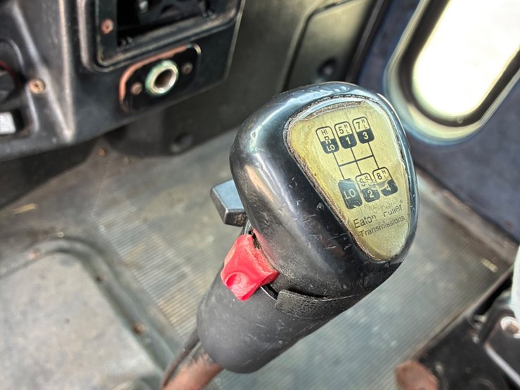 2000-peterbilt-378-image-10