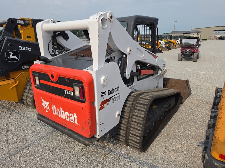 2021-bobcat-t740-image-17