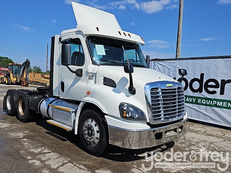 2017-freightliner-cascadia-113-image-4