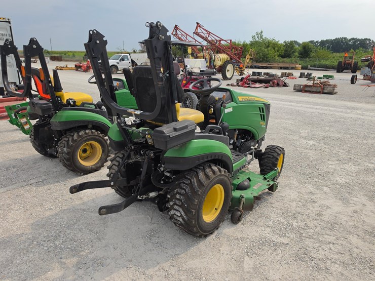 2015-john-deere-1025r-image-14