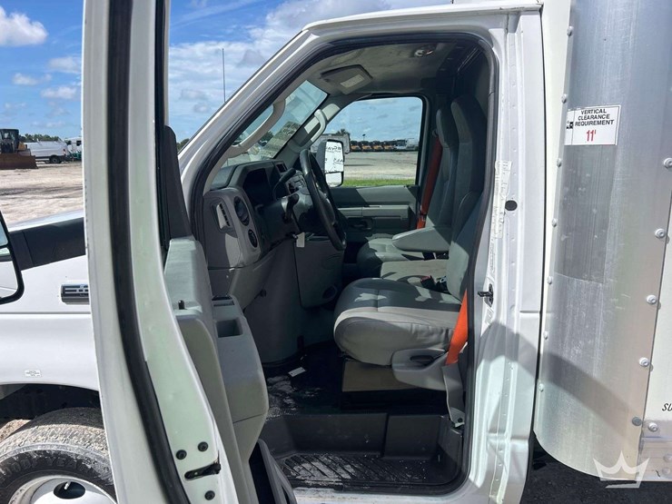 2019-ford-e350-image-15