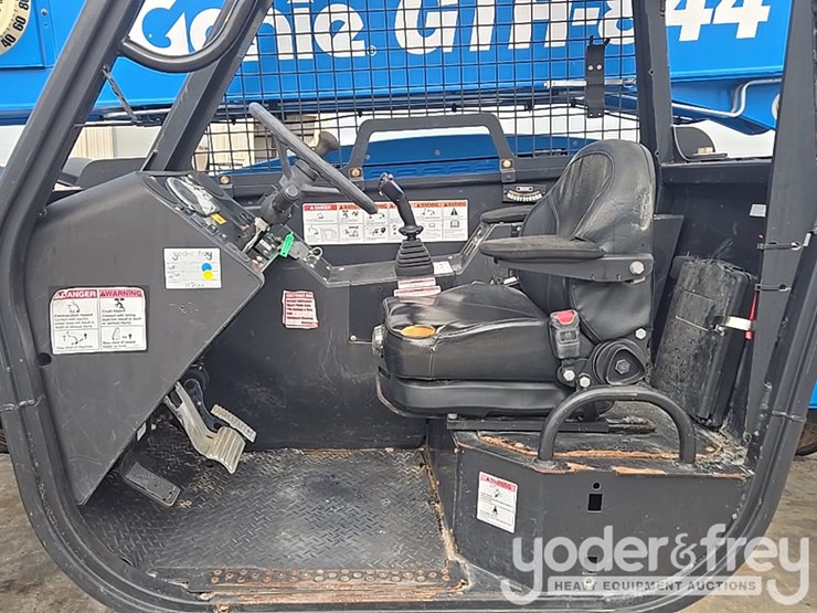 2018-genie-gth844-image-46