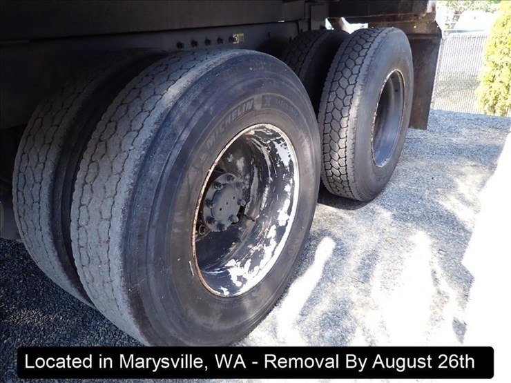 2005-peterbilt-320-image-17