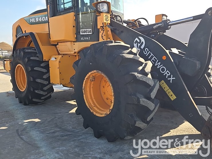 2021-hyundai-hl940a-image-12