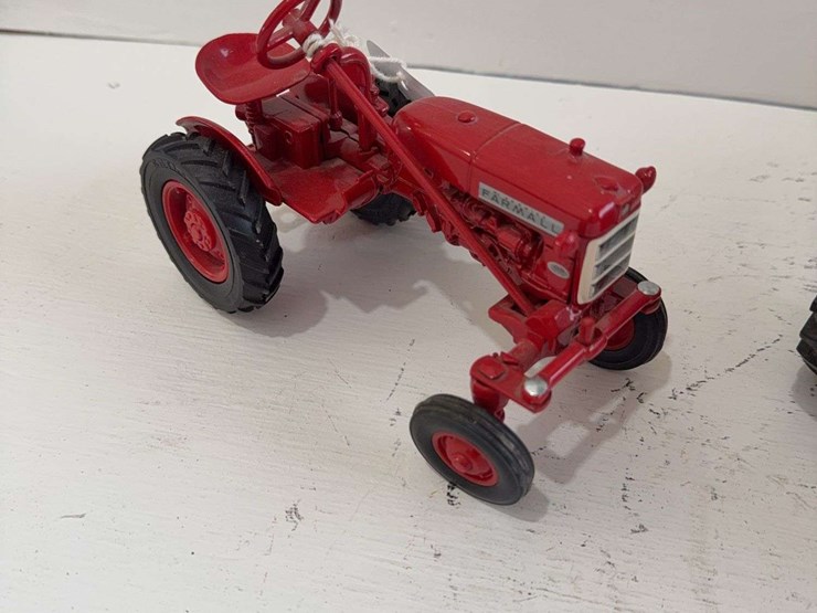 ertl-mccormick-farmall-cub-toy-tractor,-die-cast-metal,-1/32-scale-image-2