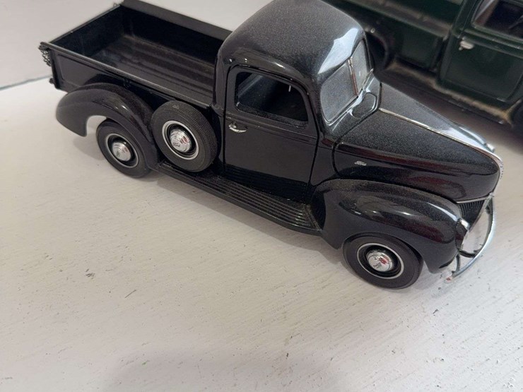 coca-cola-delivery-truck,-wooden-constitutional-casualty-truck,-2-classic-trucks,-1-classic-car-image-4