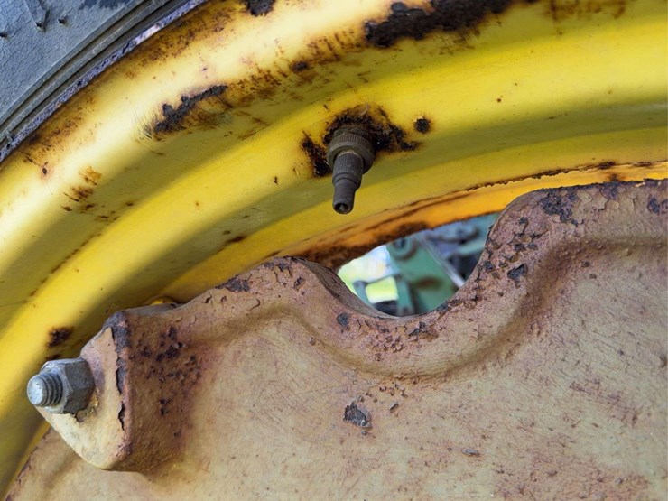john-deere-630-image-34