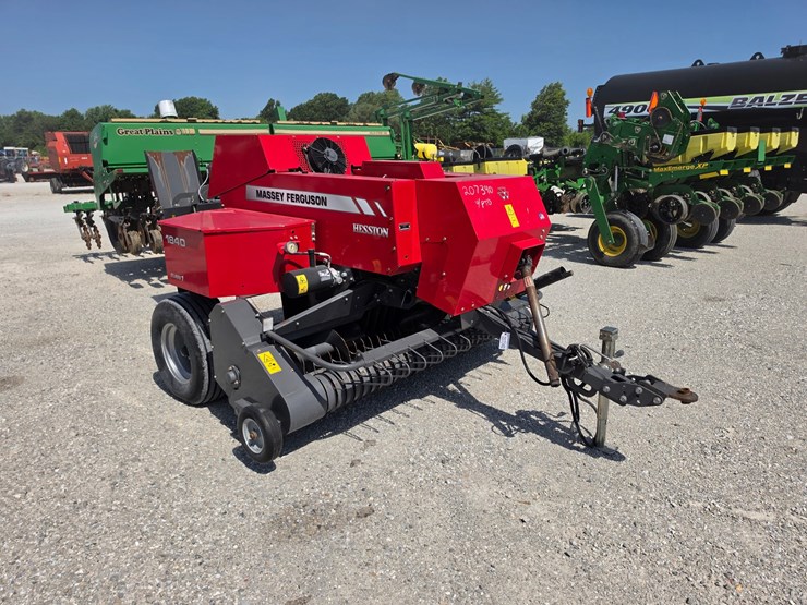 2021-massey-ferguson-1840-image-1